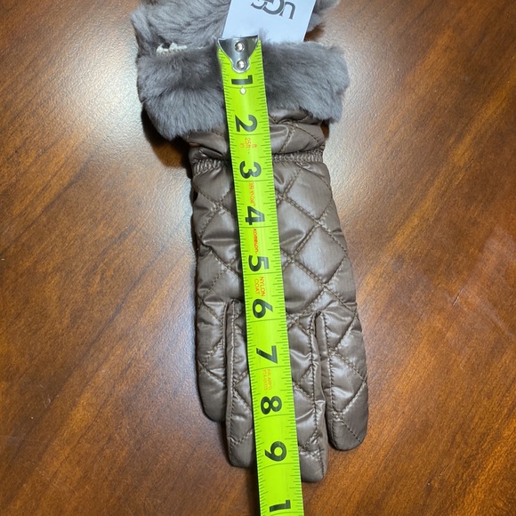 All Weather Touchscreen Compatible Quilted Gloves with Genuine Shearling Trim - Picture 9 of 17
